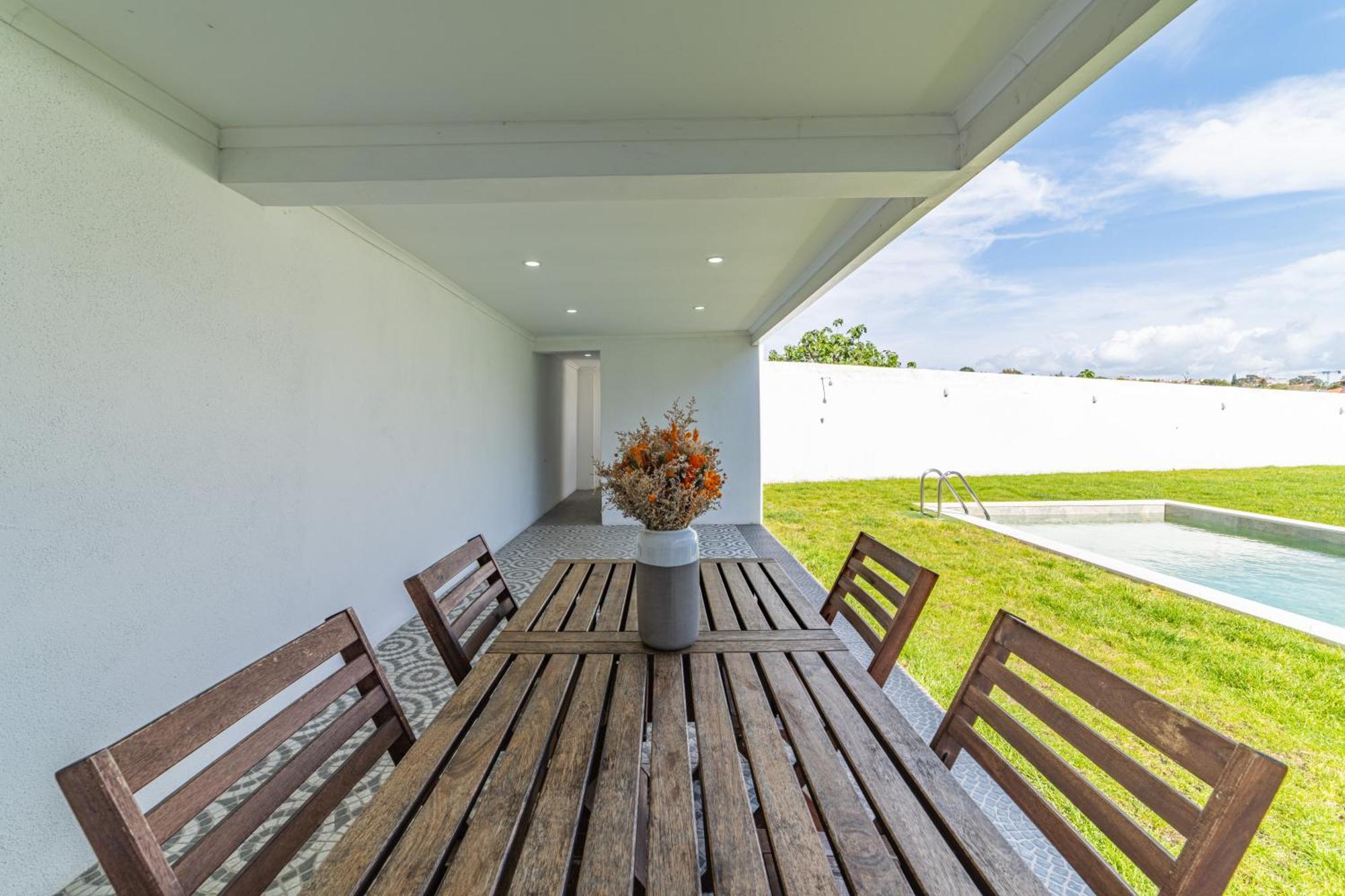 Alcantara Gardens - With Pool Apartment *